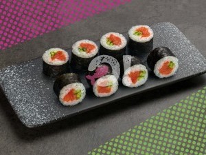 Ролл с копченым лососем Ролл с копченым лососем